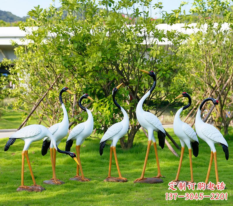 若爾蓋草原仙鶴雕塑
