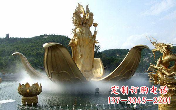 寺廟三面觀音雕像