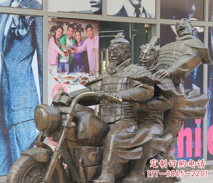 銅雕步行街騎摩托人物雕塑