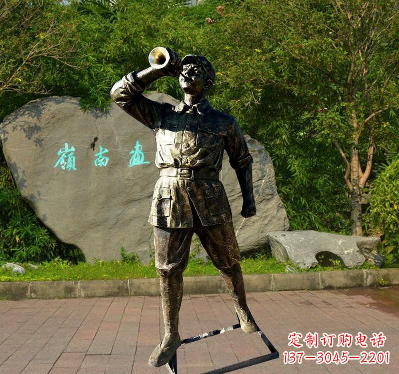銅雕吹軍號的八路軍