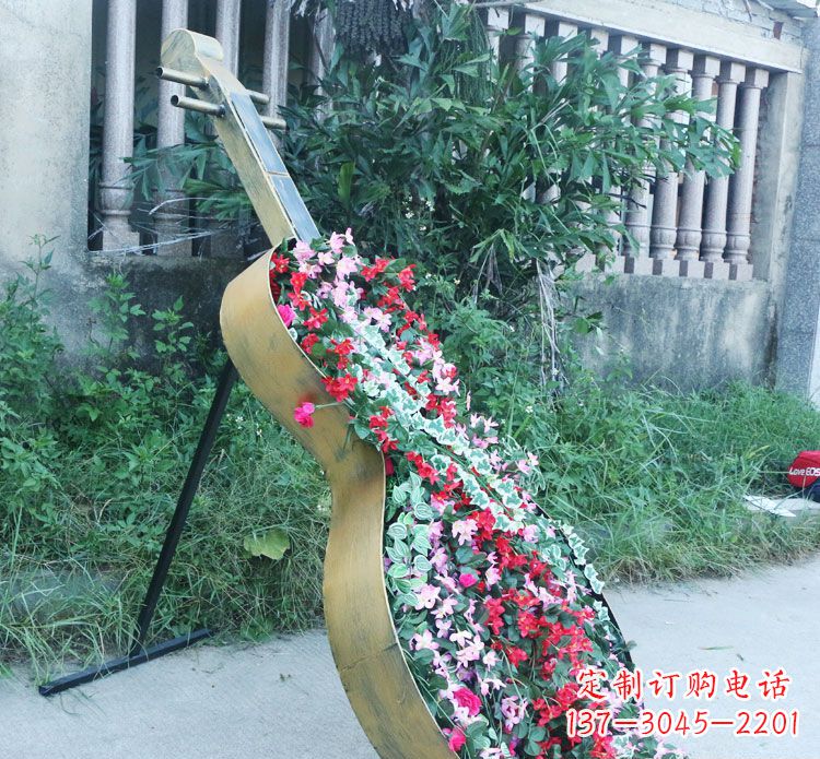 銅雕景觀提琴