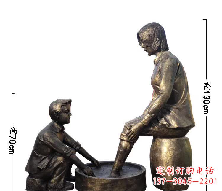 銅雕洗腳孝順人物