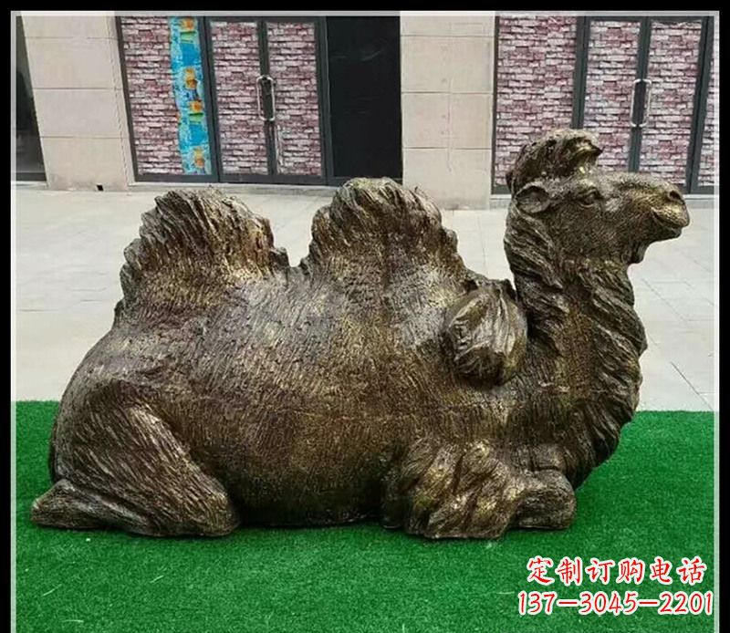 草地/駱駝/銅雕-臥在草地的駱駝銅雕 草地/駱駝/銅雕-臥在草地的駱駝銅雕