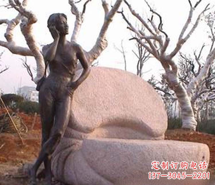 現代女人打電話銅雕