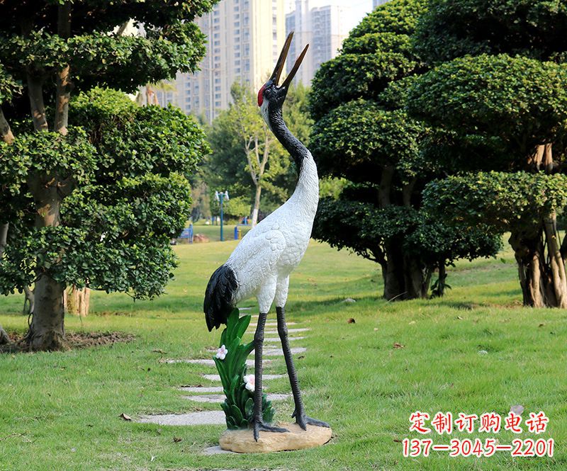 站立仙鶴雕塑